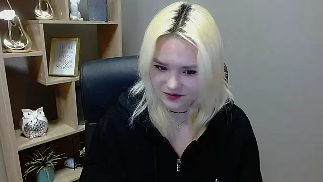 Snapshot of SweetLilyxo chatting on 3, 2, 2026 SweetLilyxo online show from 3, 2, 2026