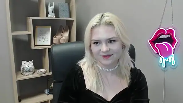 Snapshot of SweetLilyxo chatting on 24, 2, 2026 SweetLilyxo online show from 24, 2, 2026