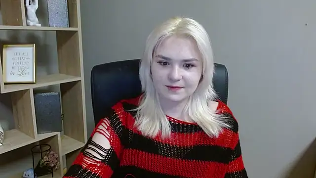 Snapshot of SweetLilyxo chatting on 10, 2, 2026 SweetLilyxo online show from 10, 2, 2026