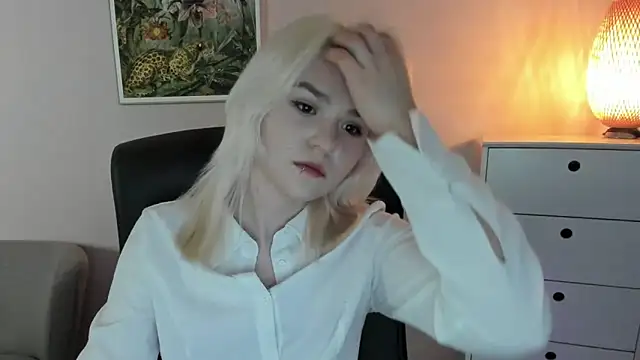 Snapshot of SweetLilyxo chatting on 9, 2, 2026 SweetLilyxo online show from 9, 2, 2026