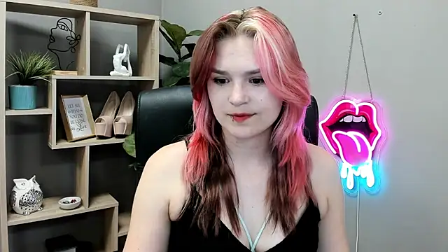 Snapshot of SweetLilyxo chatting on 18, 6, 2026 SweetLilyxo online show from 18, 6, 2026