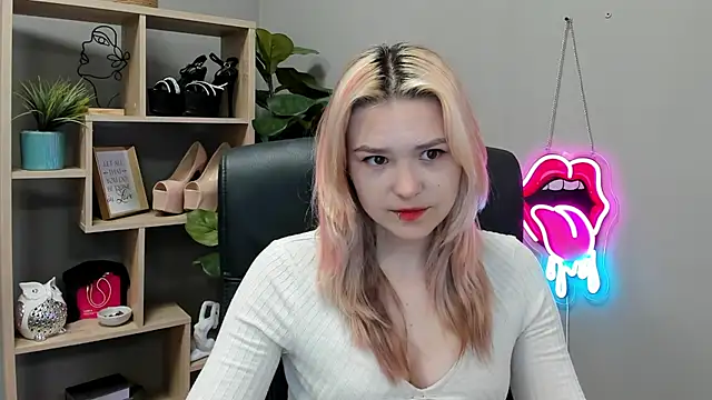 Snapshot of SweetLilyxo chatting on 14, 7, 2026 SweetLilyxo online show from 14, 7, 2026