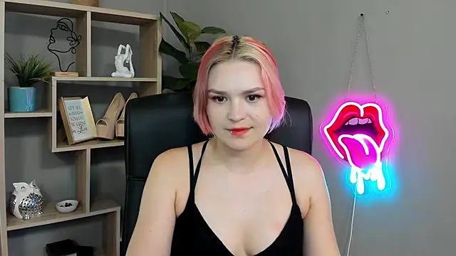 Snapshot of SweetLilyxo chatting on 24, 6, 2026 SweetLilyxo online show from 24, 6, 2026