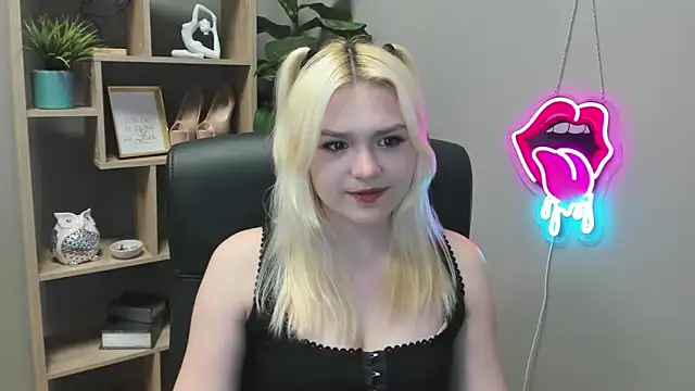 SweetLilyxo online show from 9, 4, 2026