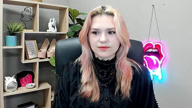 Snapshot of SweetLilyxo chatting on 6, 7, 2026 SweetLilyxo online show from 6, 7, 2026