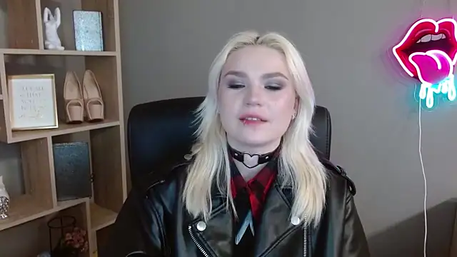 Snapshot of SweetLilyxo chatting on 19, 2, 2026 SweetLilyxo online show from 19, 2, 2026