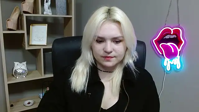 Snapshot of SweetLilyxo chatting on 23, 2, 2026 SweetLilyxo online show from 23, 2, 2026