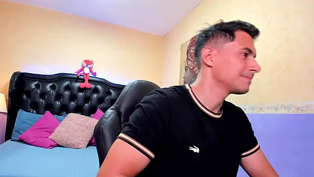 Snapshot of Mike_Conors chatting on 4, 2, 2026 Mike Conors online show from 4, 2, 2026