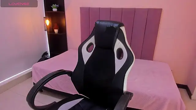 Snapshot of Raven_love chatting on 12, 2, 2026 Raven love online show from 12, 2, 2026