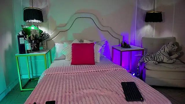 niicole garner online show from 21, 5, 2026