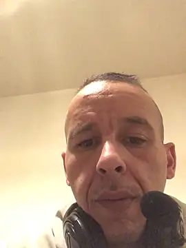 Snapshot of creativeX chatting on 6, 2, 2026 creativeX online show from 6, 2, 2026