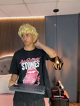 Noa 03 online show from 4, 3, 2026