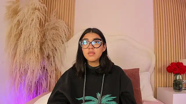 rebeca taylor online show from 18, 4, 2026