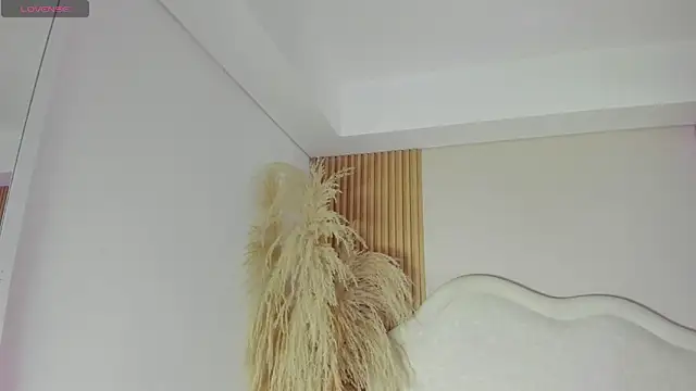 rebeca taylor online show from 4, 3, 2026