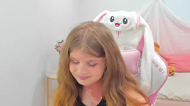 ChloeHalses online show from 7, 7, 2026