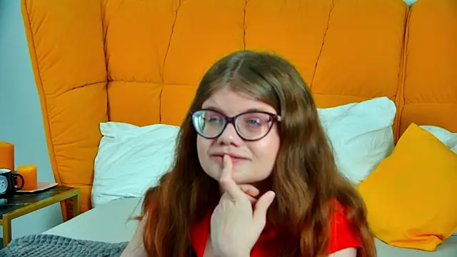 ChloeHalses online show from 6, 6, 2026
