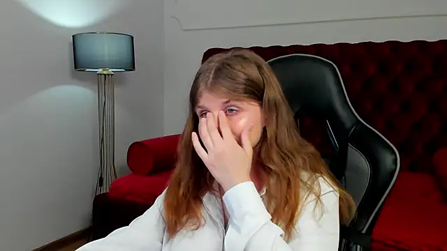 ChloeHalses online show from 9, 7, 2026