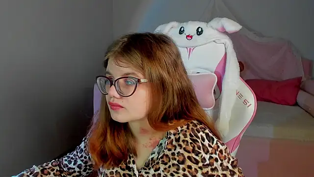 ChloeHalses online show from 4, 3, 2026