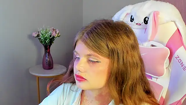ChloeHalses online show from 9, 6, 2026