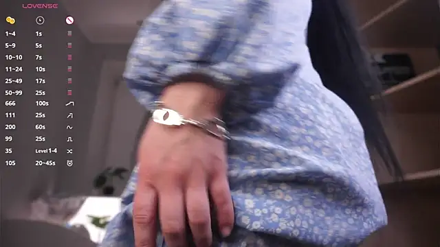 HannaHayles online show from 9, 3, 2026