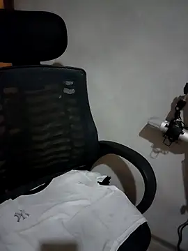 Snapshot of aki_zz69 chatting on 5, 2, 2026 aki zz69 online show from 5, 2, 2026