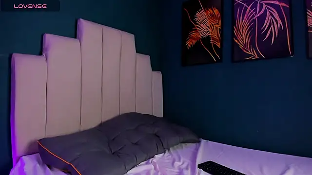 Adrienne   online show from 16, 4, 2026