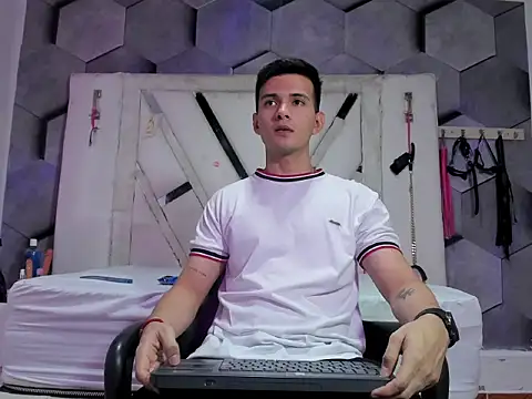 GoldenBoyM online show from 2, 6, 2026