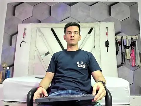 GoldenBoyM online show from 5, 5, 2026