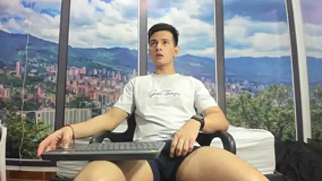 Snapshot of GoldenBoyM chatting on 3, 7, 2026 GoldenBoyM online show from 3, 7, 2026