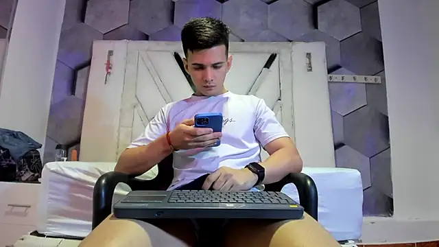Snapshot of GoldenBoyM chatting on 25, 6, 2026 GoldenBoyM online show from 25, 6, 2026