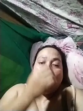 Snapshot of May_Bombs chatting on 17, 2, 2026 May Bombs online show from 17, 2, 2026