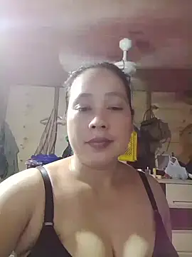 Snapshot of May_Bombs chatting on 17, 6, 2026 May Bombs online show from 17, 6, 2026