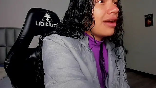 Julieta Parker online show from 18, 4, 2026