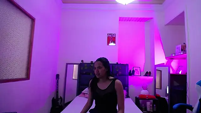 Snapshot of Julieta_Parker chatting on 15, 2, 2026 Julieta Parker online show from 15, 2, 2026