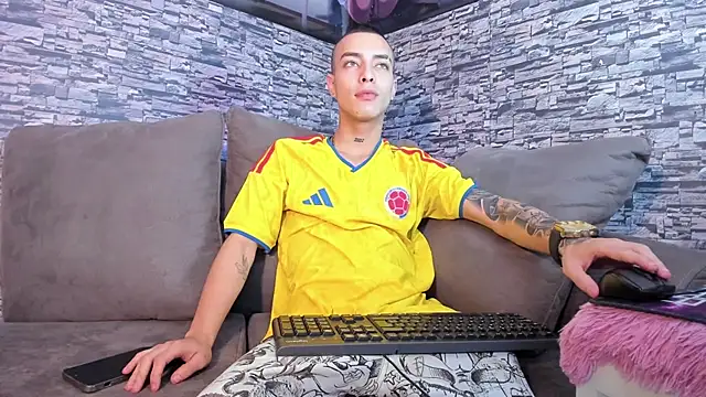 Dereck Boy  online show from 7, 2, 2026