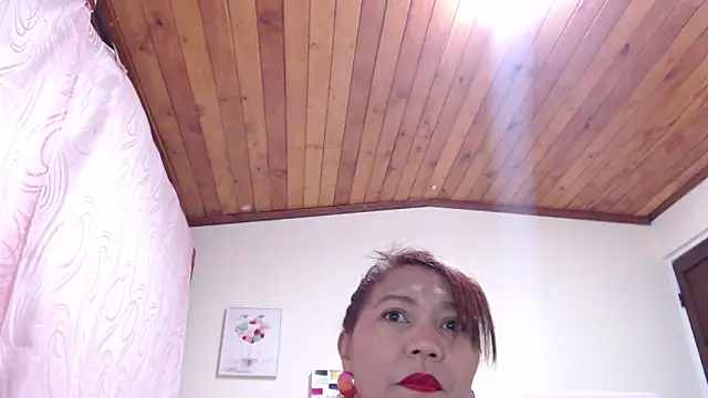dannamomcerratt online show from 25, 4, 2026