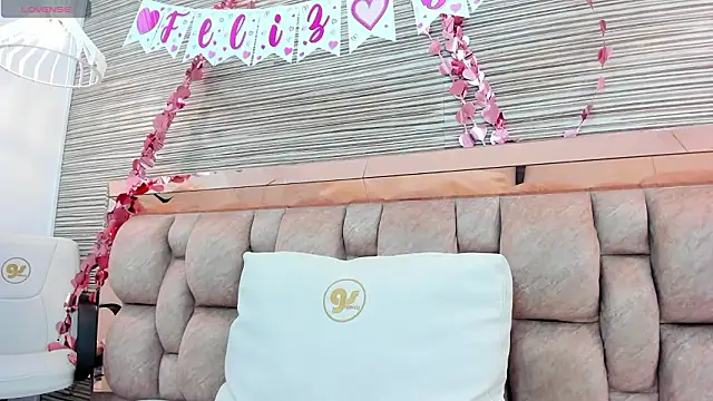 Snapshot of rossy_roose chatting on 7, 2, 2026 rossy roose online show from 7, 2, 2026