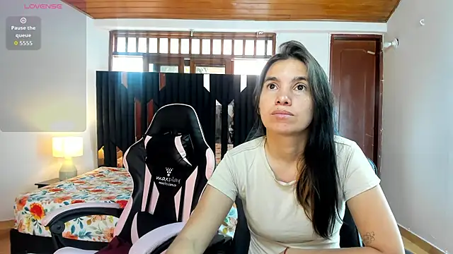 Snapshot of Emily_and_Soffy chatting on 13, 2, 2026 Emily and Soffy online show from 13, 2, 2026