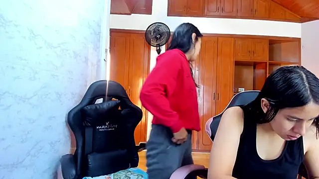 Snapshot of Emily_and_Soffy chatting on 17, 2, 2026 Emily and Soffy online show from 17, 2, 2026