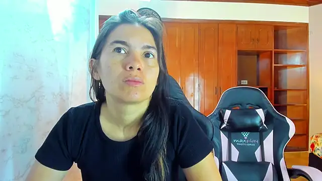 Snapshot of Emily_and_Soffy chatting on 9, 2, 2026 Emily and Soffy online show from 9, 2, 2026