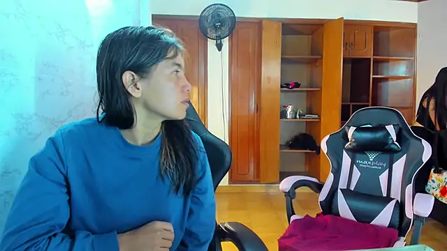 Snapshot of Emily_and_Soffy chatting on 7, 2, 2026 Emily and Soffy online show from 7, 2, 2026