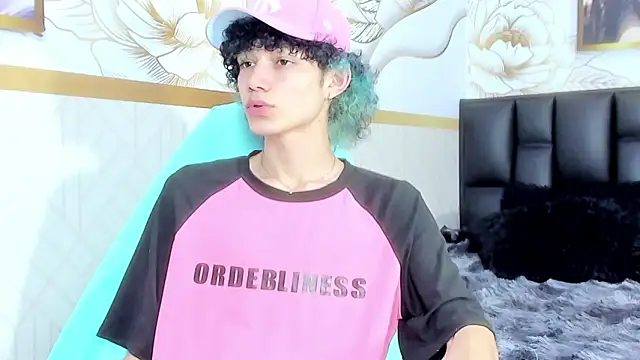 Snapshot of thanier_18 chatting on 5, 2, 2026 thanier 18 online show from 5, 2, 2026