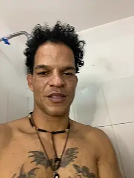 Snapshot of MaxyRyan chatting on 4, 3, 2026 MaxyRyan online show from 4, 3, 2026