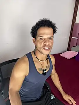 Snapshot of MaxyRyan chatting on 7, 3, 2026 MaxyRyan online show from 7, 3, 2026