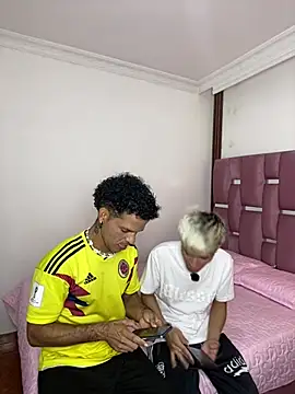 Snapshot of MaxyRyan chatting on 11, 4, 2026 MaxyRyan online show from 11, 4, 2026