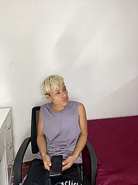 Snapshot of MaxyRyan chatting on 9, 3, 2026 MaxyRyan online show from 9, 3, 2026