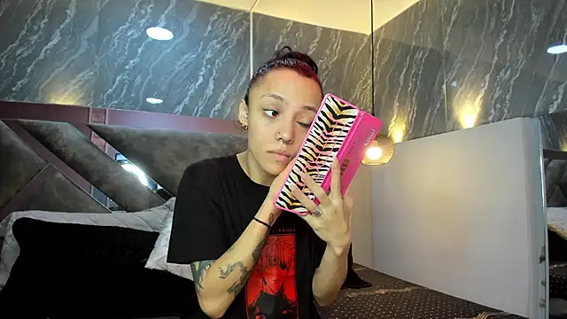 Snapshot of CharlotteKravizz chatting on 17, 2, 2026 CharlotteKravizz online show from 17, 2, 2026