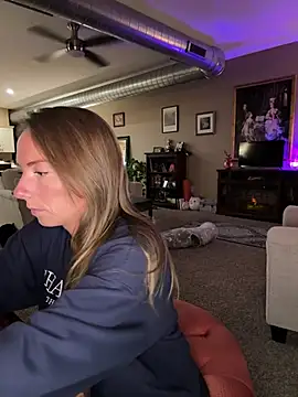 Snapshot of mooviebaby chatting on 26, 2, 2026 mooviebaby online show from 26, 2, 2026