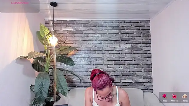 isabella star  online show from 6, 3, 2026