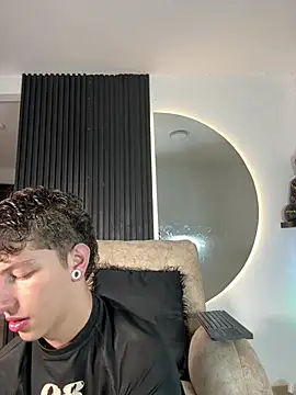 Snapshot of ARON_LUXX chatting on 13, 2, 2026 ARON LUXX online show from 13, 2, 2026